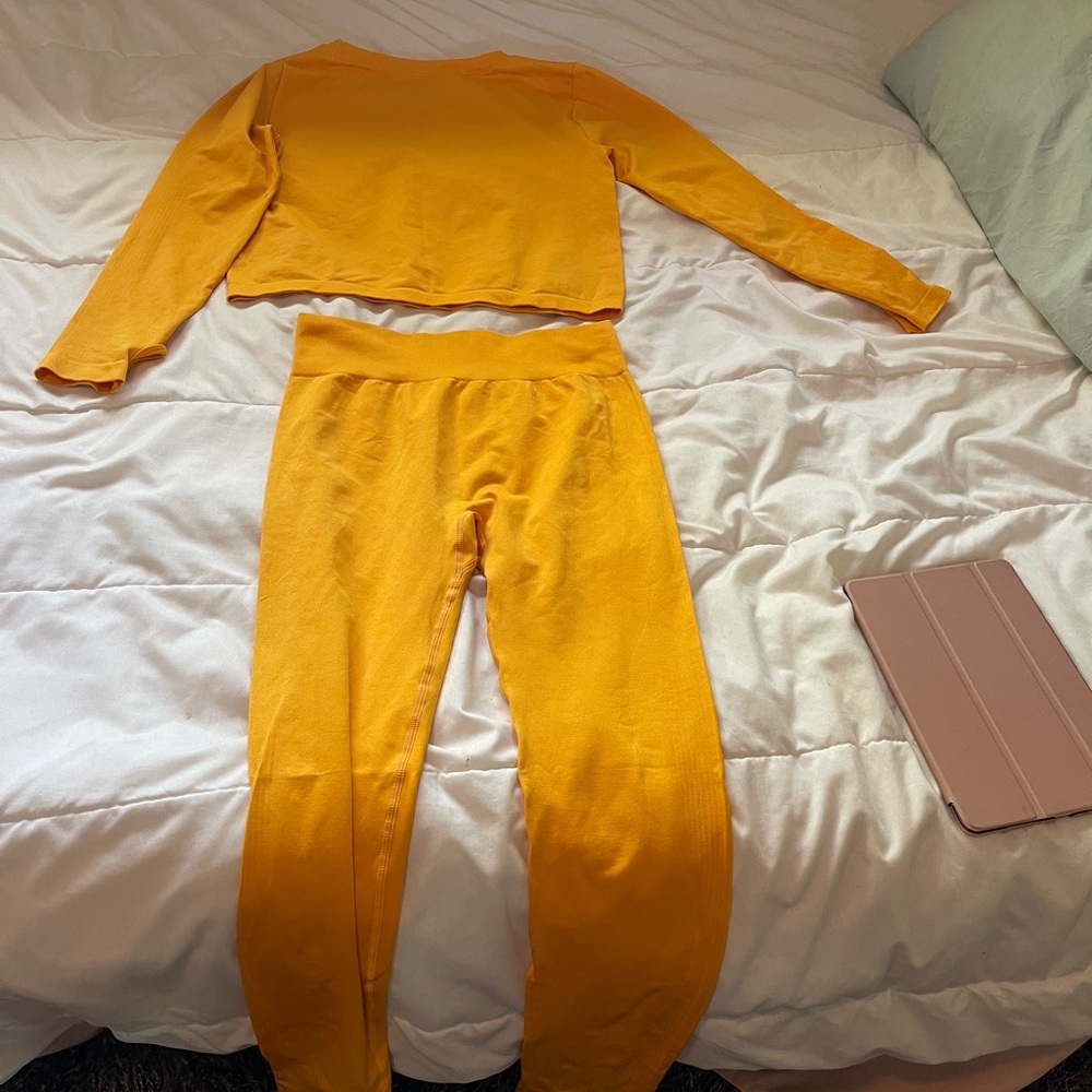 Matching set - Picture 2 of 2